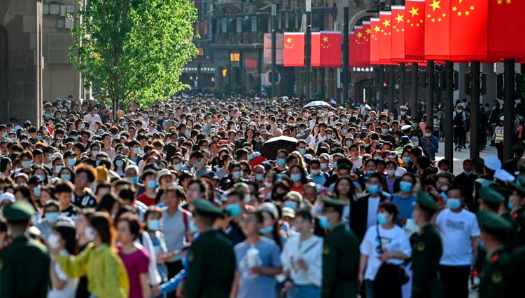 Aglomeración de personas en Chongqing, la ciudad más grande del mundo